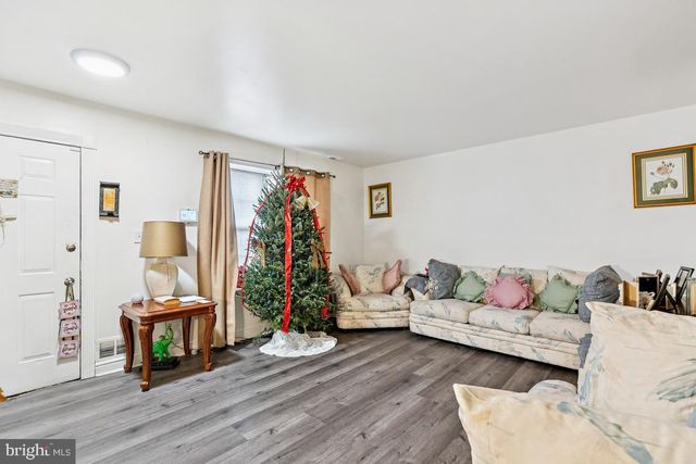 18 E 4TH ST, Burlington, NJ 08016