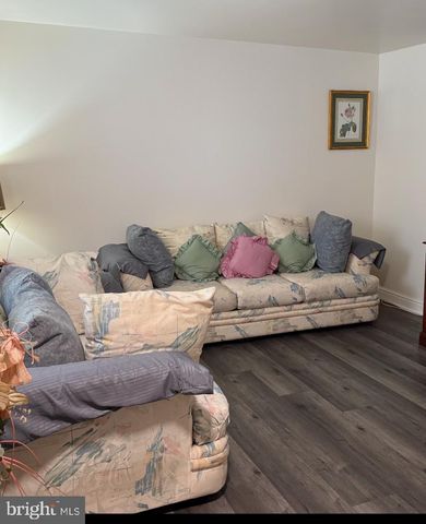 18 E 4TH ST, Burlington, NJ 08016