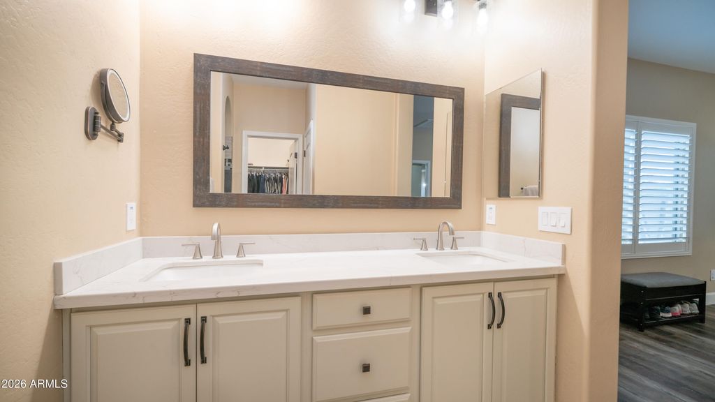 Image 20 of property listing at 10754 W YEARLING Road, Peoria, AZ 85383