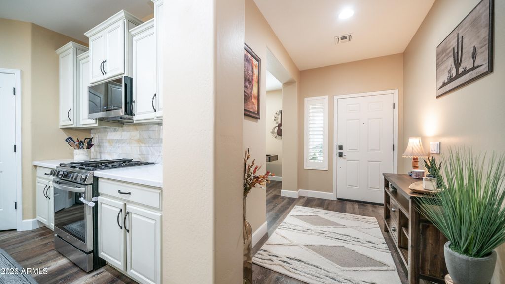 Image 4 of property listing at 10754 W YEARLING Road, Peoria, AZ 85383