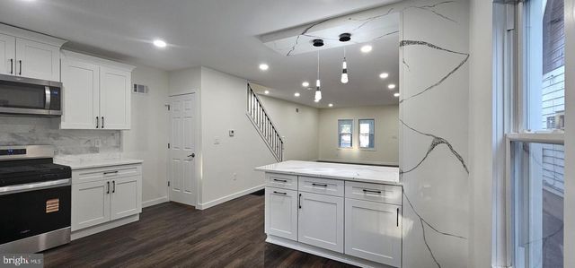 121 DICKINSON AVE, Hamilton, NJ 08629