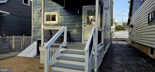 121 DICKINSON AVE, Hamilton, NJ 08629