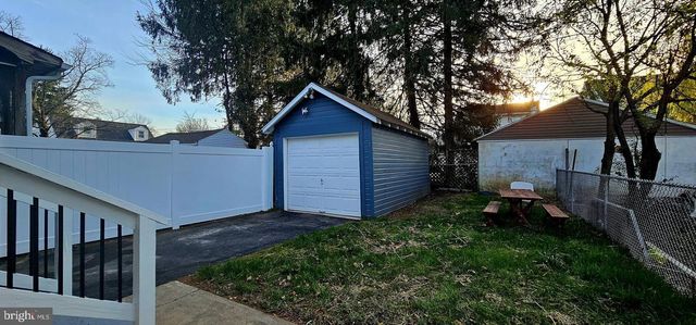 121 DICKINSON AVE, Hamilton, NJ 08629