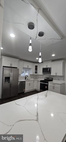 121 DICKINSON AVE, Hamilton, NJ 08629