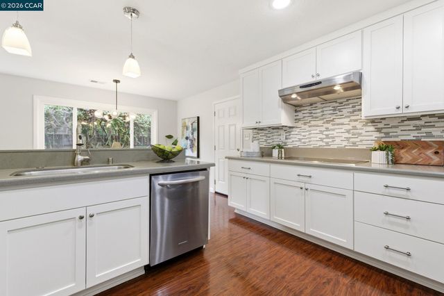 1881 Emerald St, Concord, CA 94518