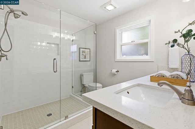 1881 Emerald St, Concord, CA 94518