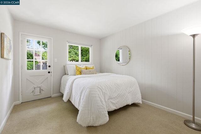 1881 Emerald St, Concord, CA 94518