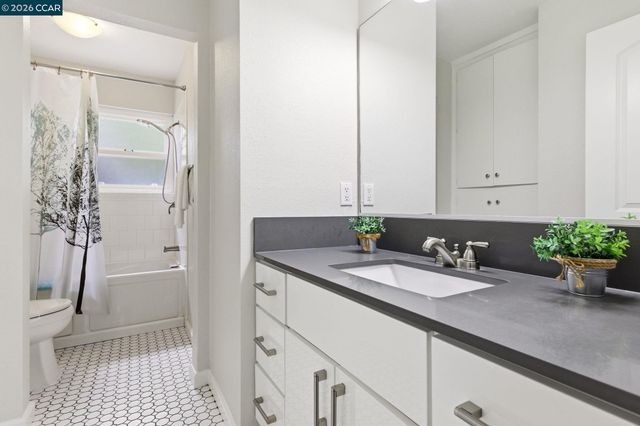 1881 Emerald St, Concord, CA 94518
