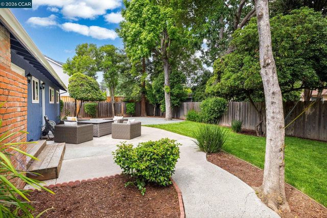 1881 Emerald St, Concord, CA 94518