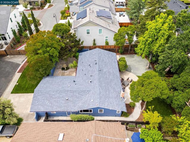 1881 Emerald St, Concord, CA 94518