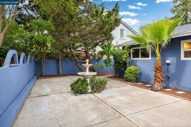 1881 Emerald St, Concord, CA 94518