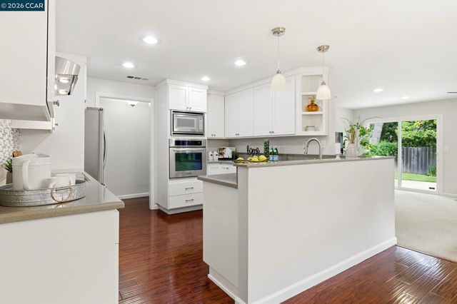 1881 Emerald St, Concord, CA 94518
