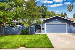 1881 Emerald St, Concord, CA 94518