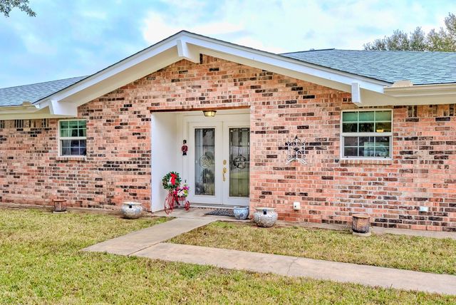 186 Poinsetta Street, Bridge City, TX 77611