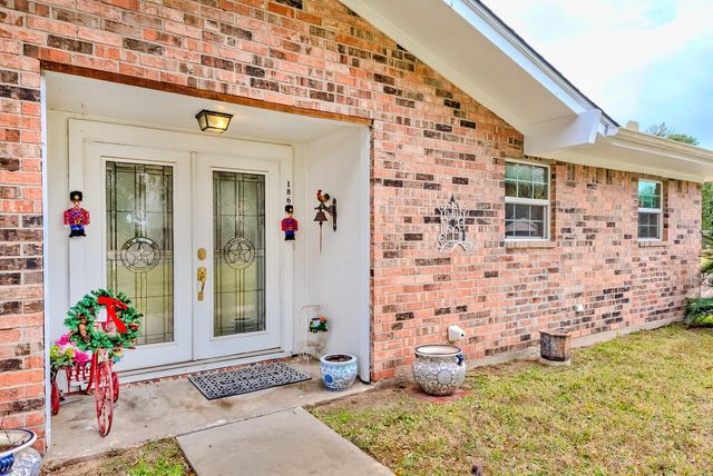 186 Poinsetta Street, Bridge City, TX 77611