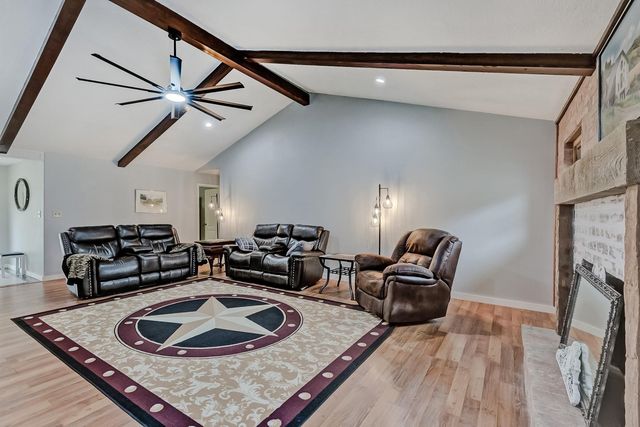 186 Poinsetta Street, Bridge City, TX 77611