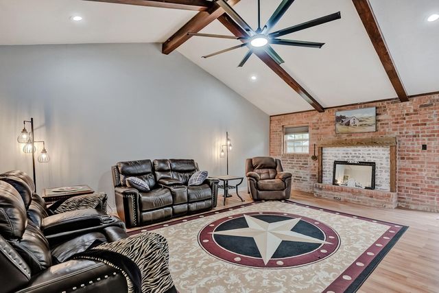 186 Poinsetta Street, Bridge City, TX 77611