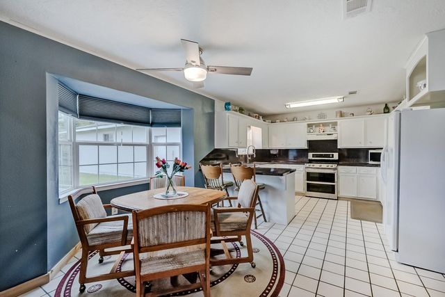 186 Poinsetta Street, Bridge City, TX 77611