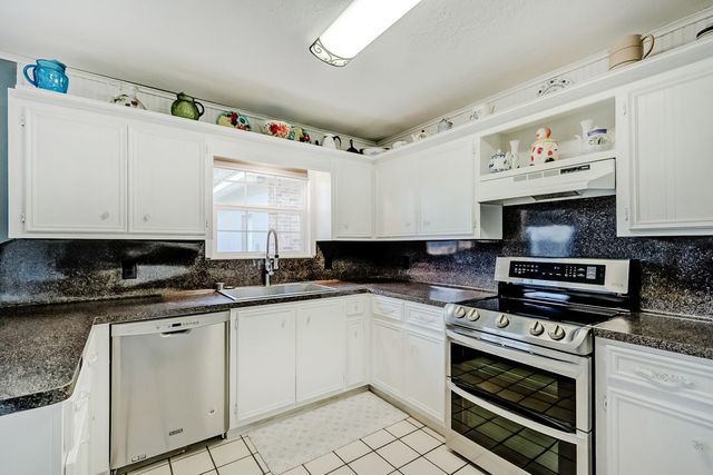 186 Poinsetta Street, Bridge City, TX 77611