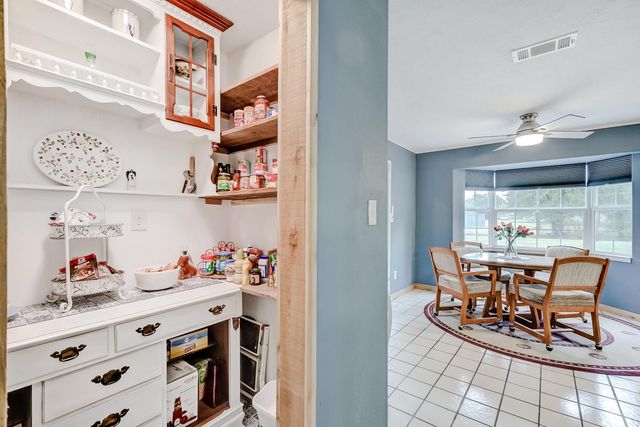 186 Poinsetta Street, Bridge City, TX 77611