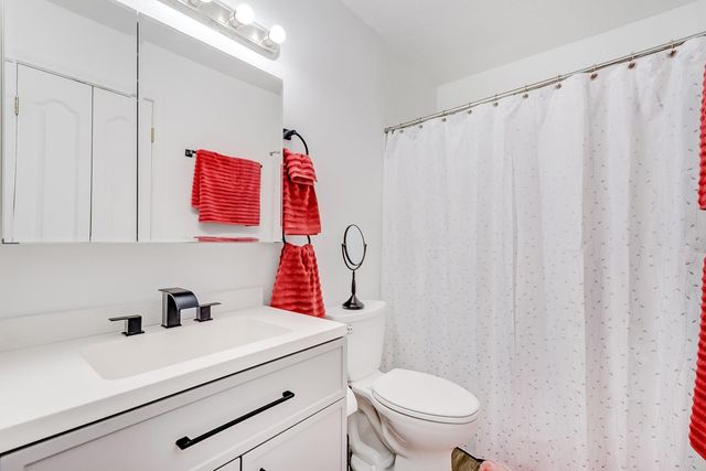 186 Poinsetta Street, Bridge City, TX 77611