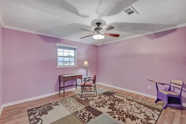 186 Poinsetta Street, Bridge City, TX 77611