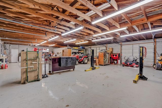 186 Poinsetta Street, Bridge City, TX 77611