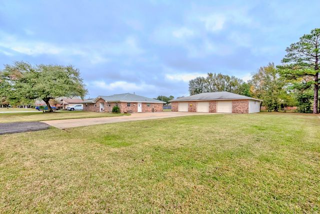 186 Poinsetta Street, Bridge City, TX 77611