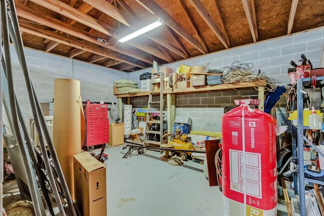 186 Poinsetta Street, Bridge City, TX 77611