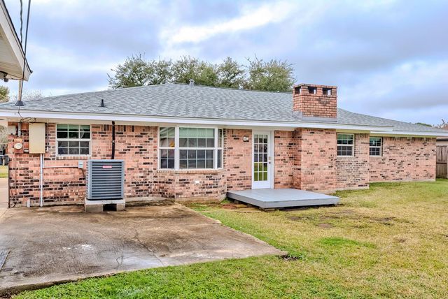 186 Poinsetta Street, Bridge City, TX 77611