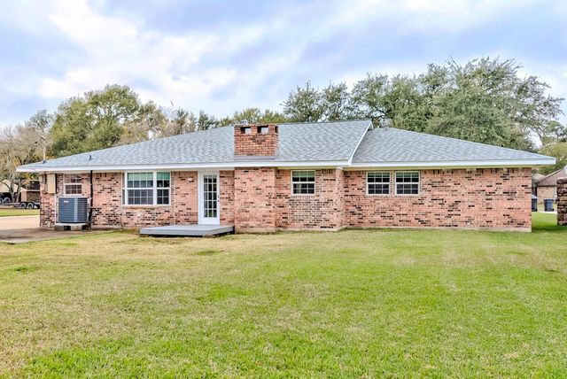 186 Poinsetta Street, Bridge City, TX 77611