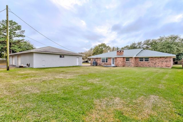 186 Poinsetta Street, Bridge City, TX 77611