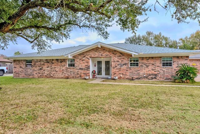 186 Poinsetta Street, Bridge City, TX 77611