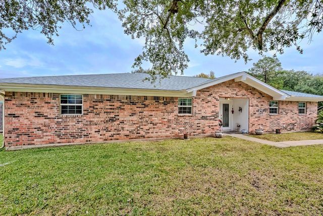 186 Poinsetta Street, Bridge City, TX 77611