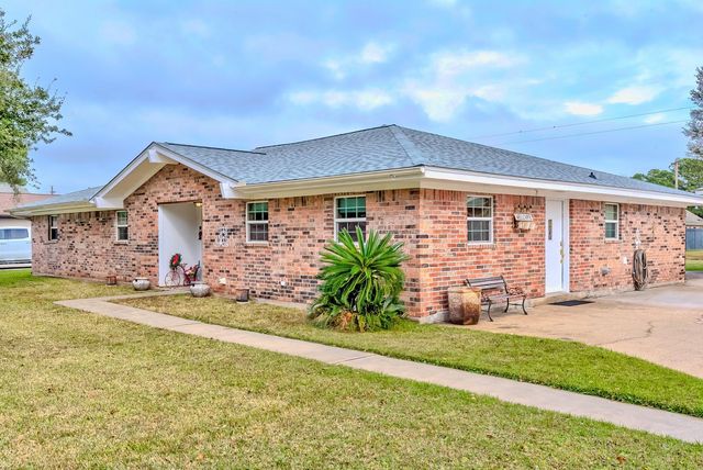 186 Poinsetta Street, Bridge City, TX 77611
