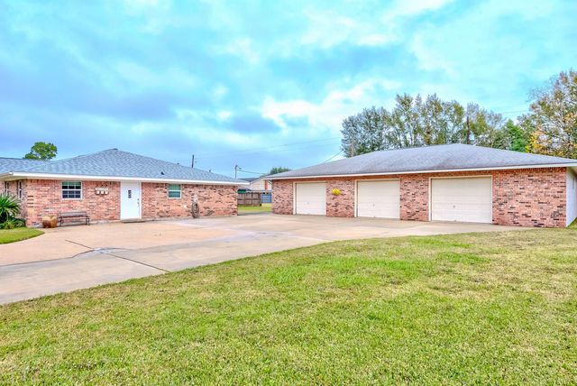 186 Poinsetta Street, Bridge City, TX 77611