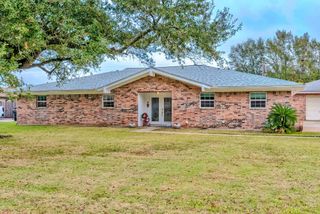 186 Poinsetta Street, Bridge City, TX 77611