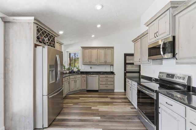 21611 N Little Spokane Dr, Colbert, WA 99005