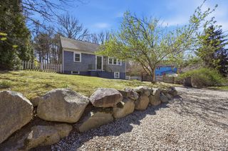 14 Saint Anns Ln, Falmouth, MA 02536