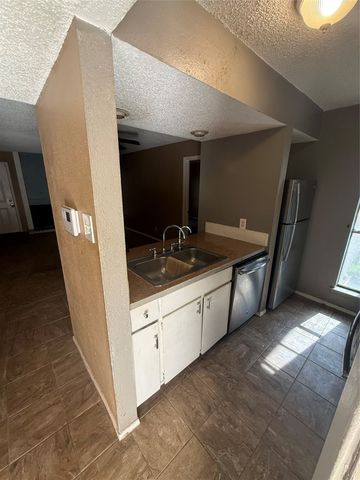 5504 Boca Raton Boulevard 334, Fort Worth, TX 76112