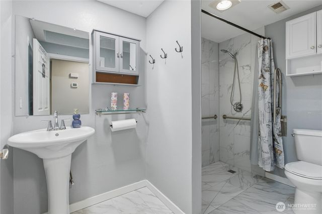 12433 SE 275th Place, Kent, WA 98030