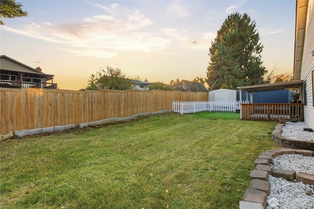 12433 SE 275th Place, Kent, WA 98030