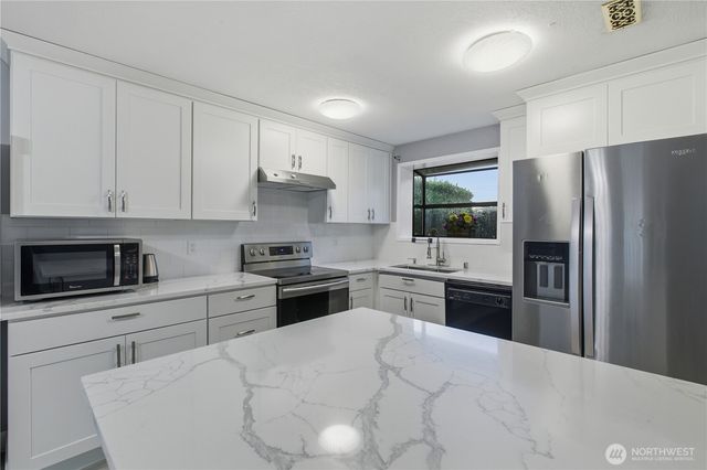 12433 SE 275th Place, Kent, WA 98030