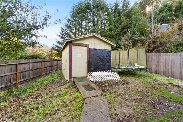 50 Redwood Avenue, Rio Dell, CA 95562