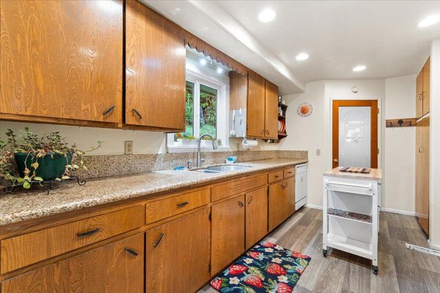 50 Redwood Avenue, Rio Dell, CA 95562