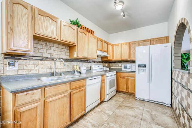 14320 Escalera Drive, Horizon City, TX 79928