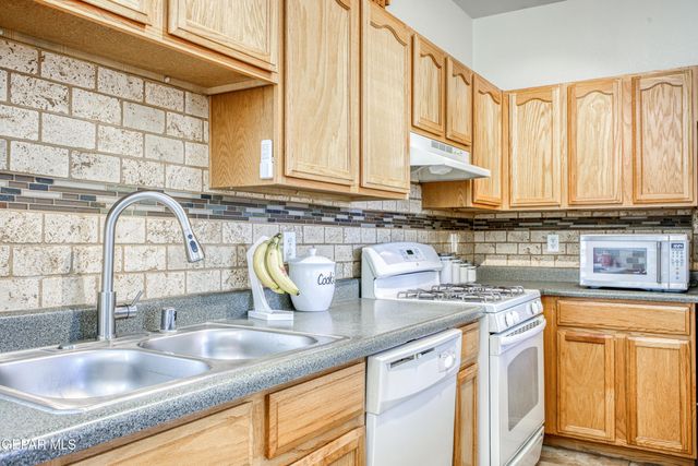 14320 Escalera Drive, Horizon City, TX 79928