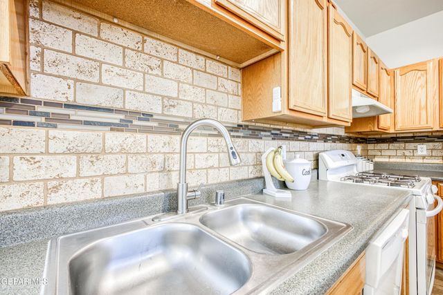 14320 Escalera Drive, Horizon City, TX 79928