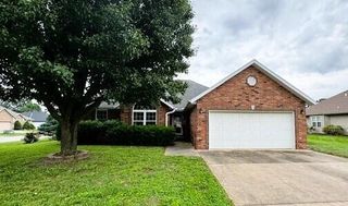 2706 South Timbercreek Avenue, Springfield, MO 65807