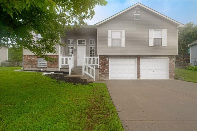 3207 Steel Wheel Drive, Harrisonville, MO 64701